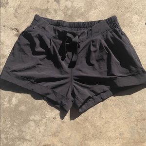 Lululemon size 10 black breakaway shorts